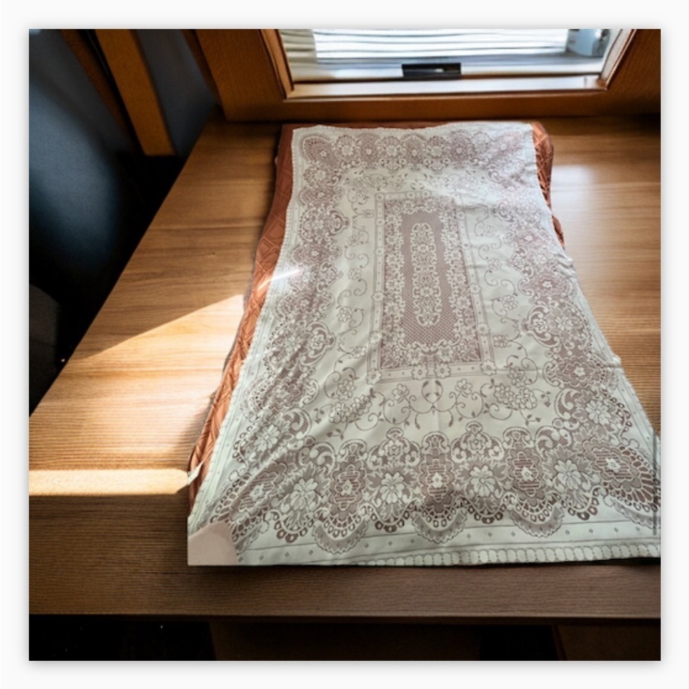 Family Herloom Handmade Lace woven table cloth -stunning -71”x45” Boho beauty ! - Picture 4 of 13